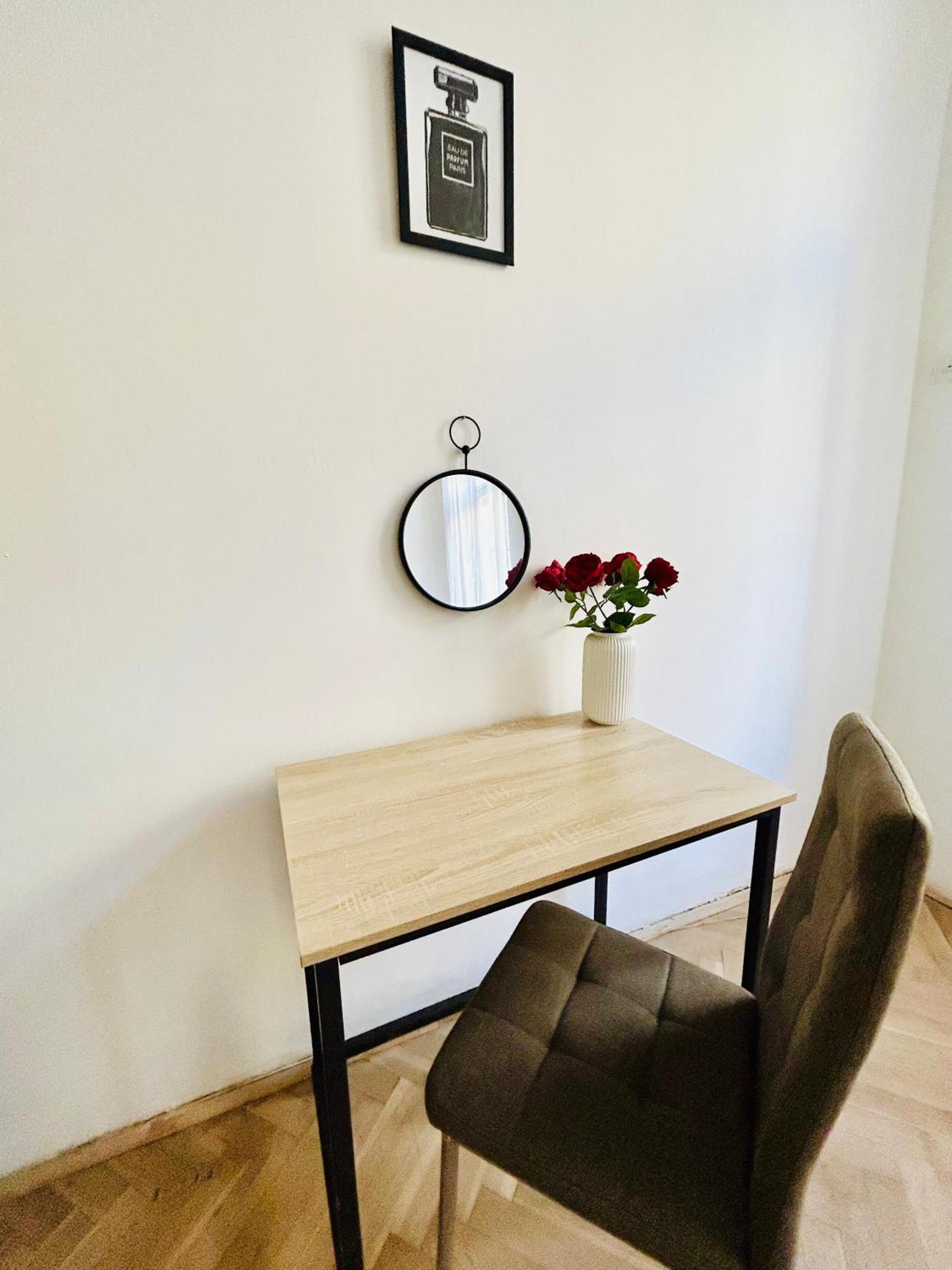 Retro Style In Centrum Andel Apartment